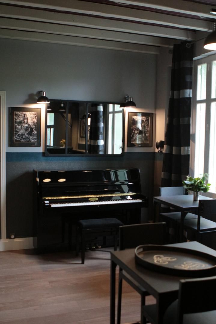 Le piano de l'hôtel