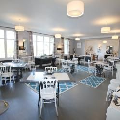 Salle à manger table blanche